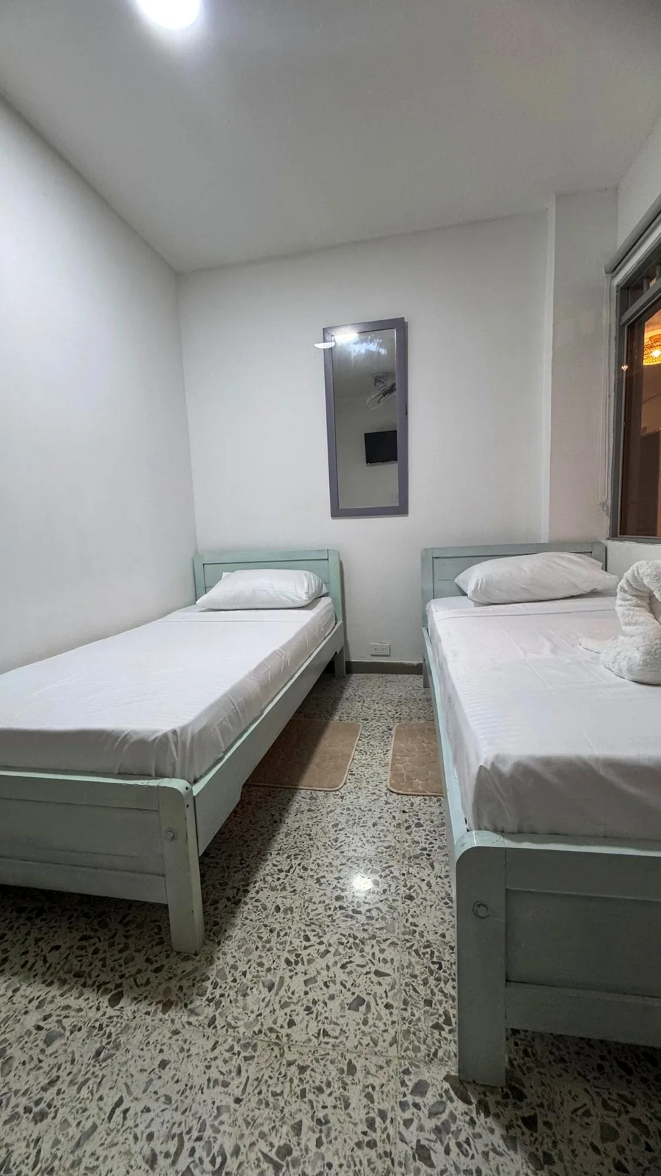 Habitación familiar del Hotel Karolina Real en Apartadó, base para Semana Santa y puentes festivos en Urabá.